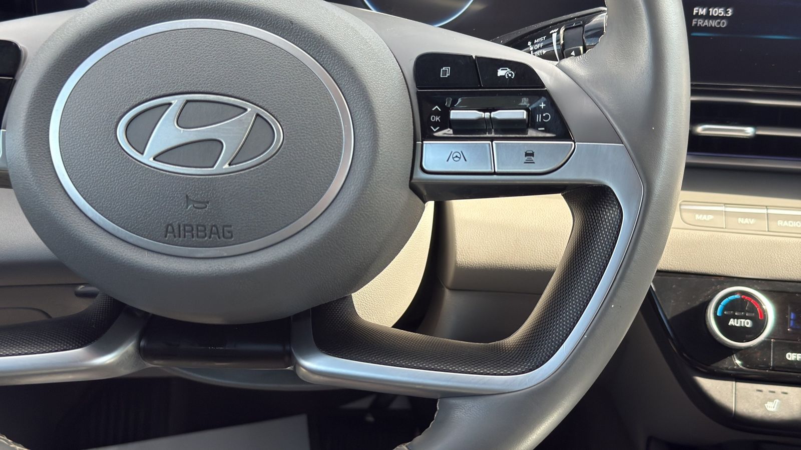 Used 2025 Gray Hyundai SEL Convenience image 15