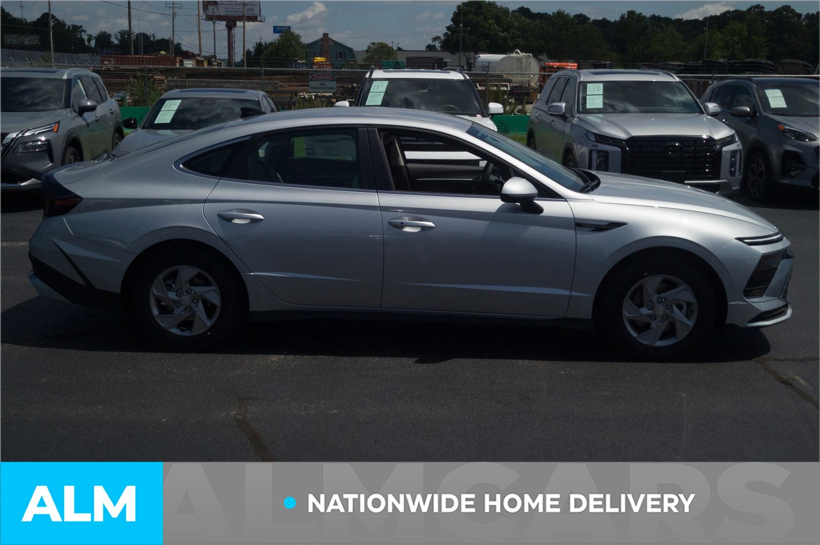 Used 2025 Silver Hyundai SE image 5