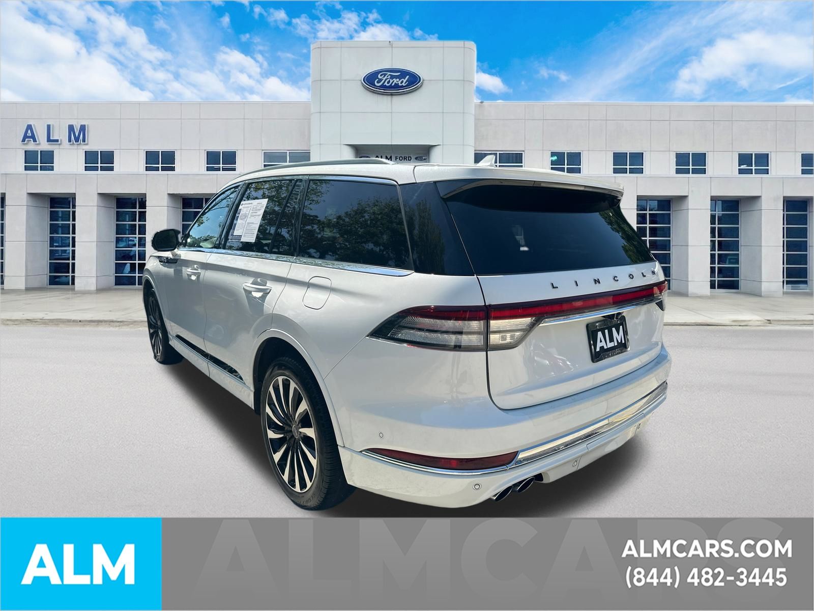 Used 2022 White Lincoln Black Label Grand Touring image 8