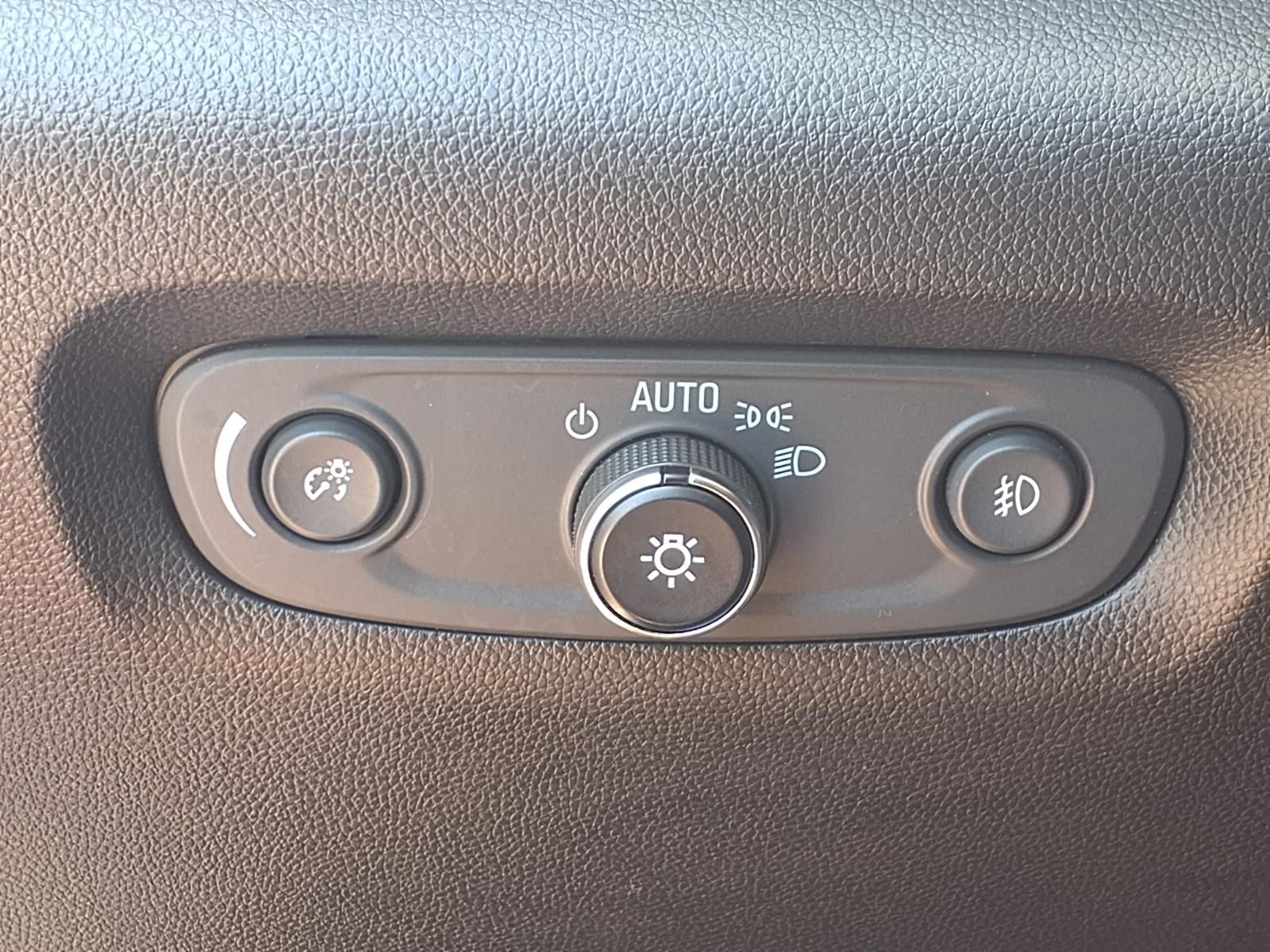 2019 Chevrolet Traverse Premier White at Community Honda