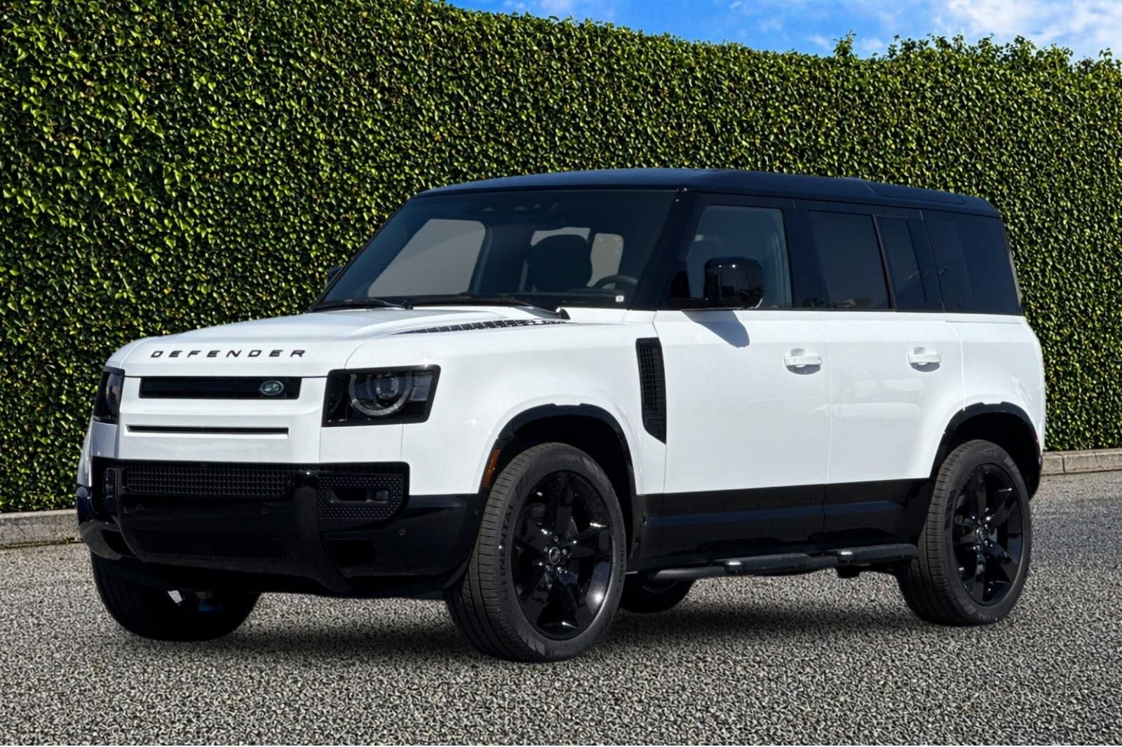 2025 Land Rover Defender 110 X-Dynamic SE