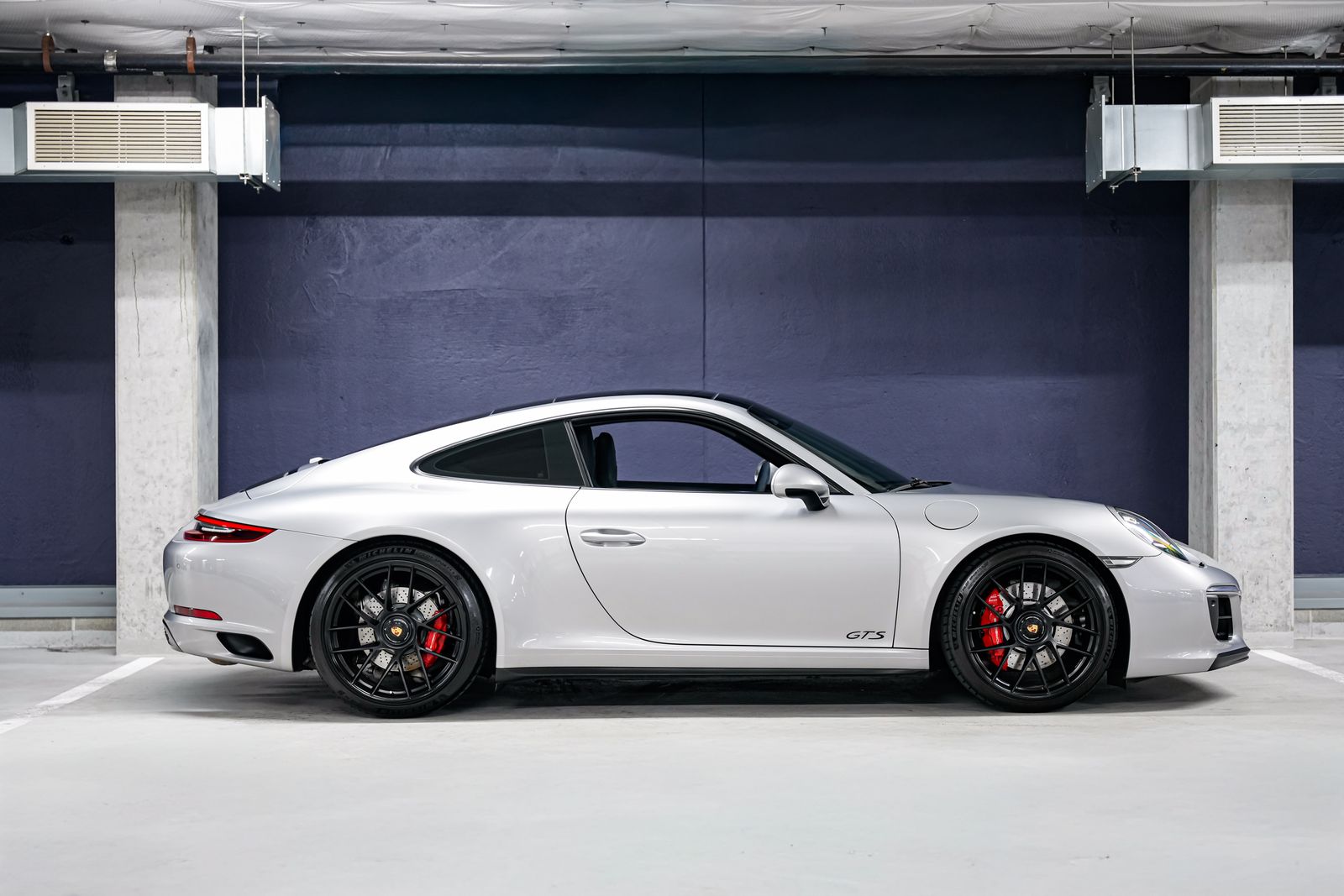 2018 Porsche 911 Carrera GTS — photo 2