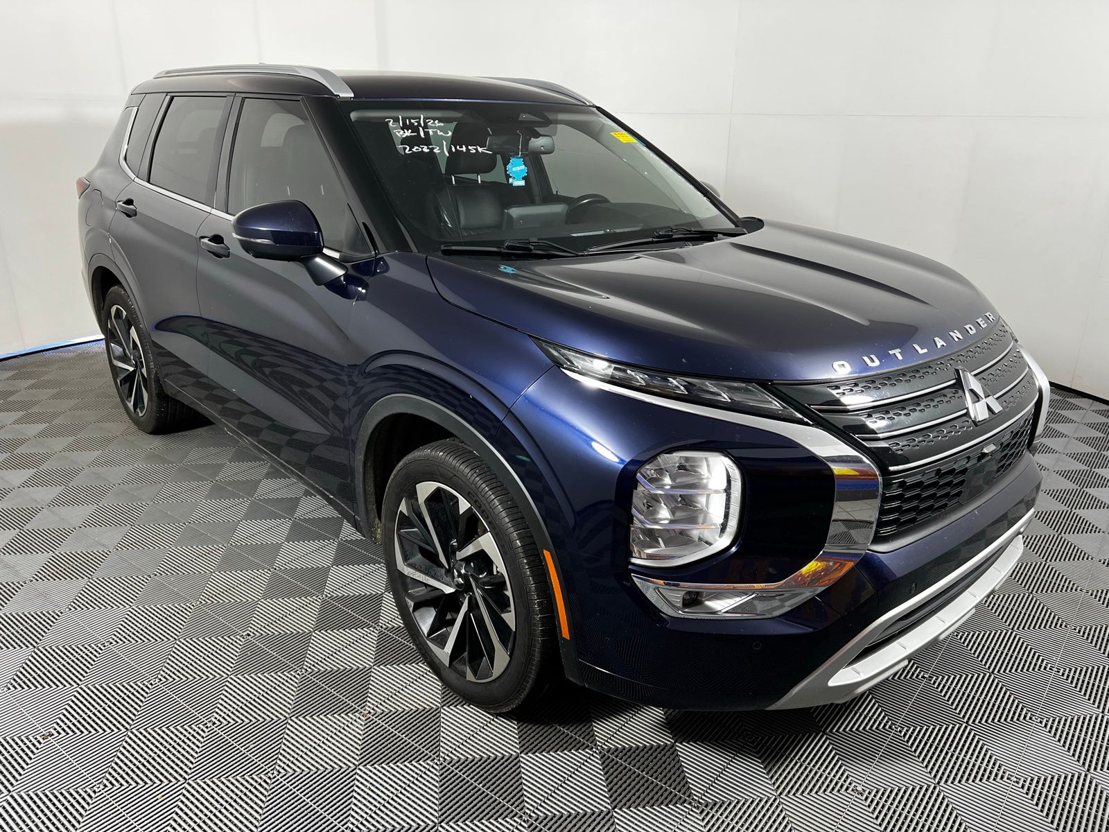 Thumbnail: 2022 Mitsubishi Outlander - 3