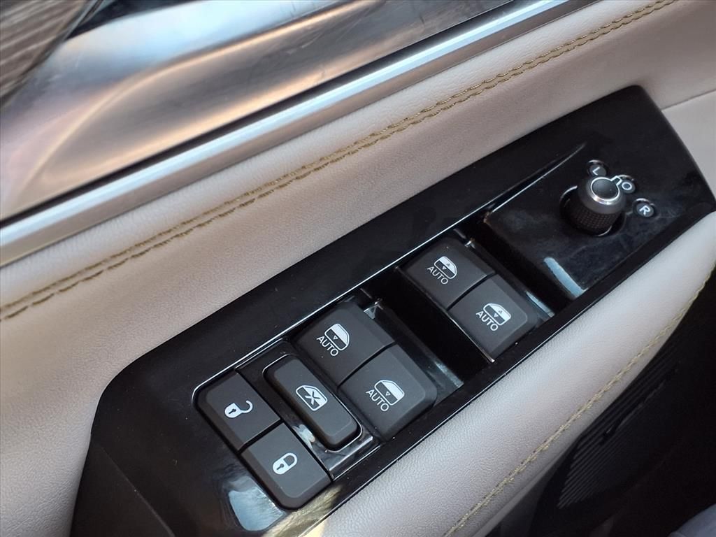 2024 Jeep Wagoneer Series II Silver at River Oaks CDJR