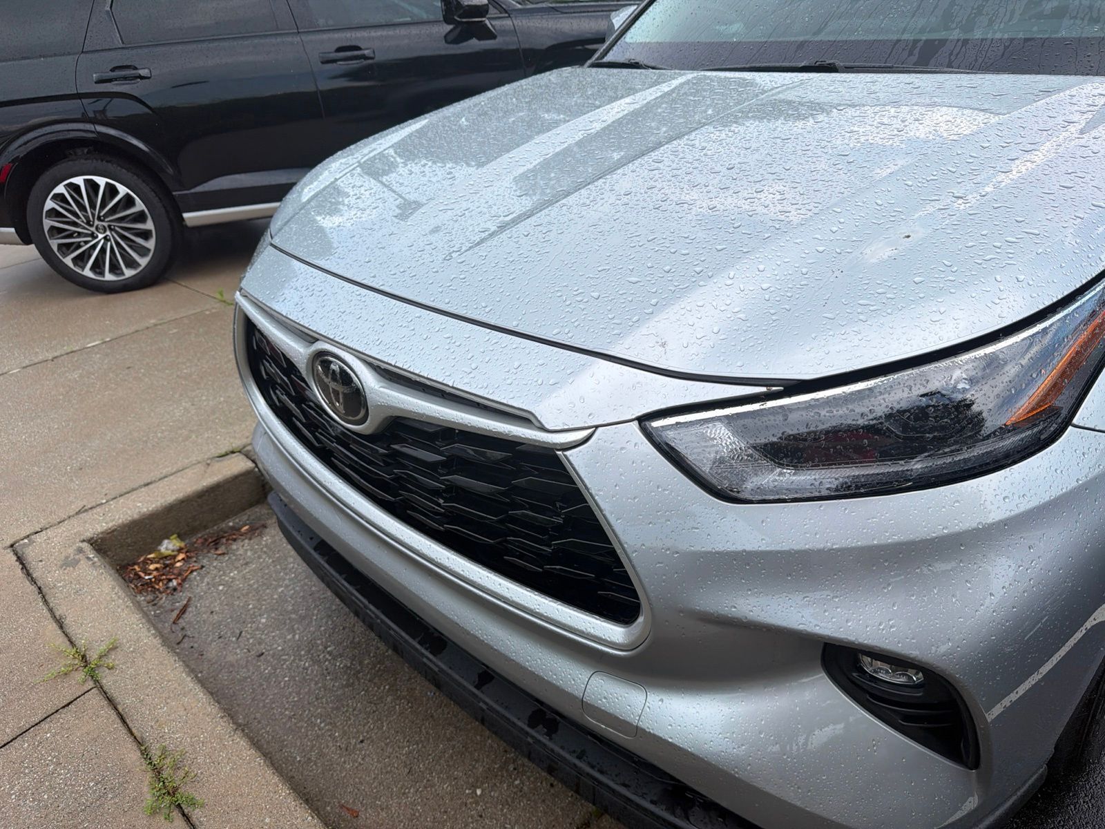 Used 2021 Silver Toyota LE image 3