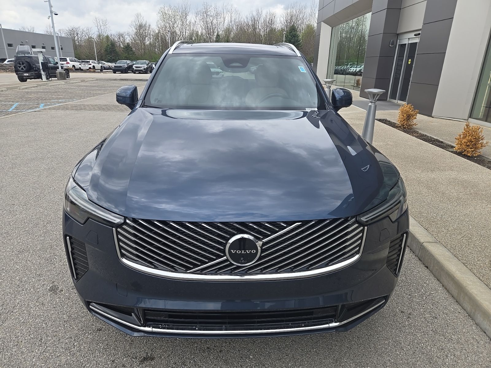 View vehicle photo 3