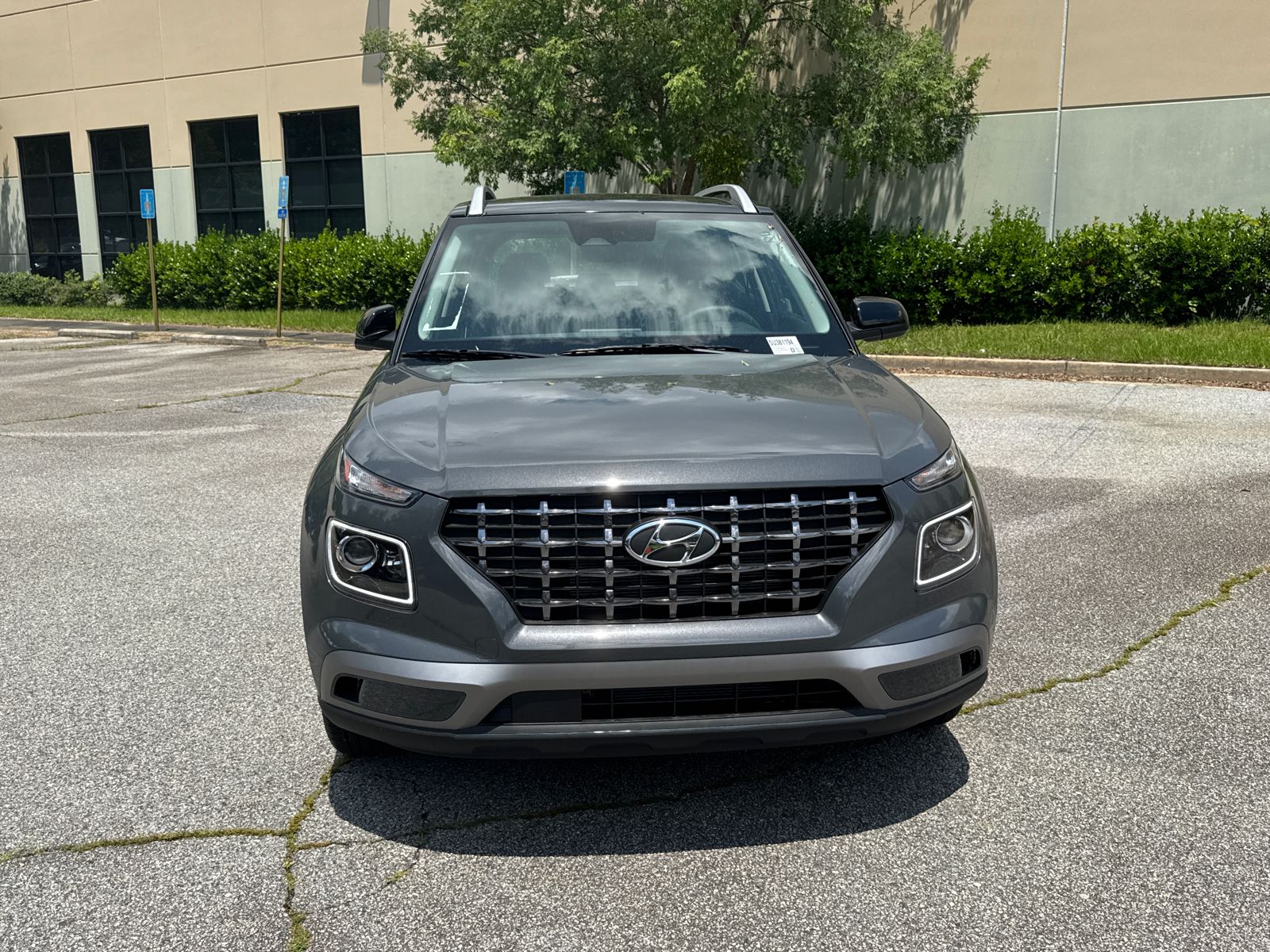2025 Hyundai Venue Limited photo 2