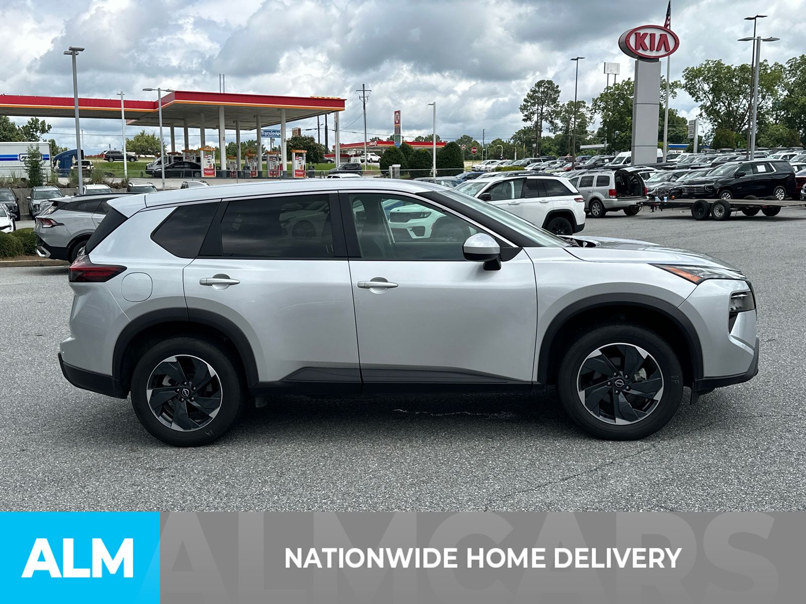 Used 2024 Silver Nissan SV image 4