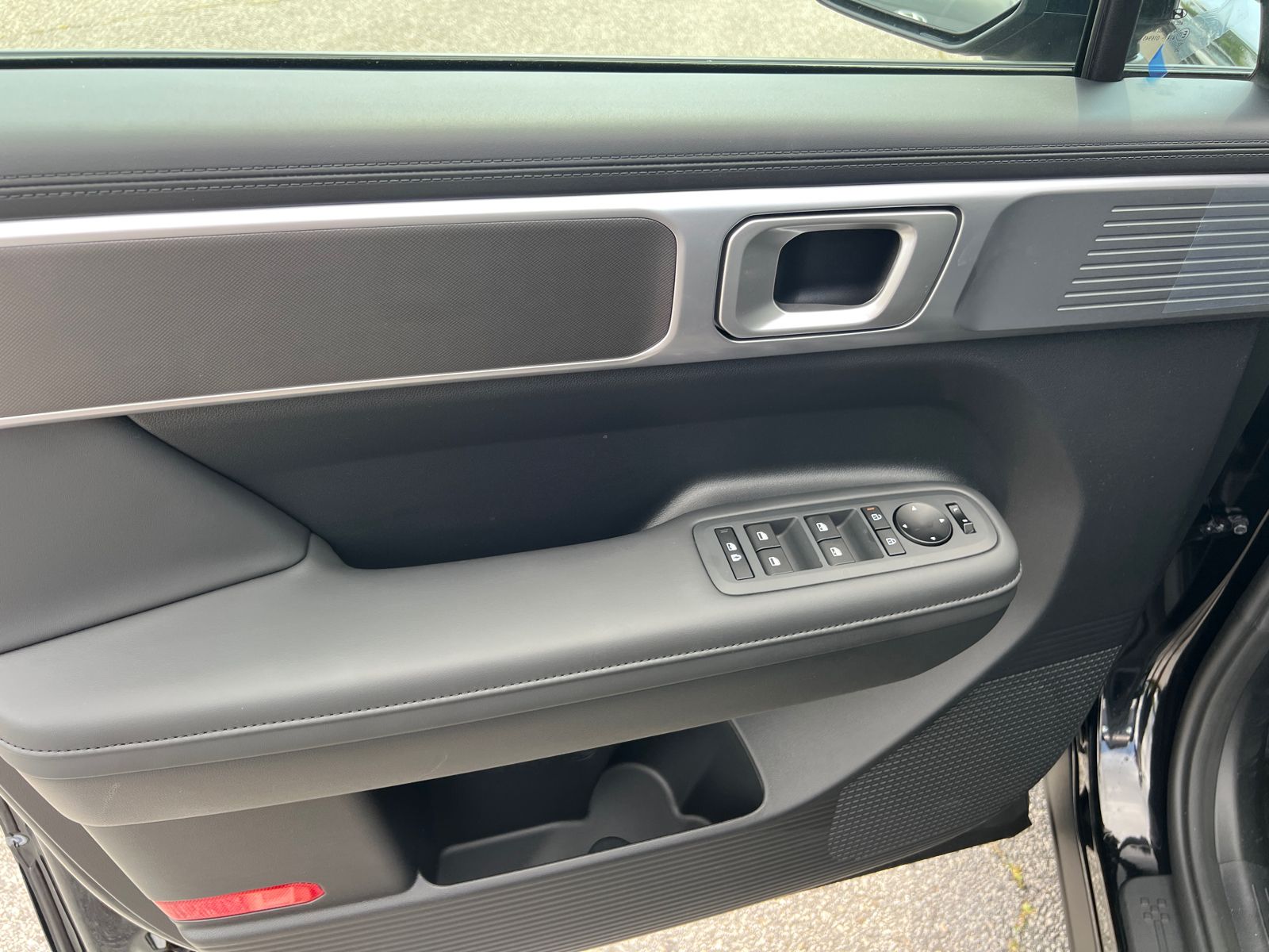 New 2026 Black Hyundai SEL image 12