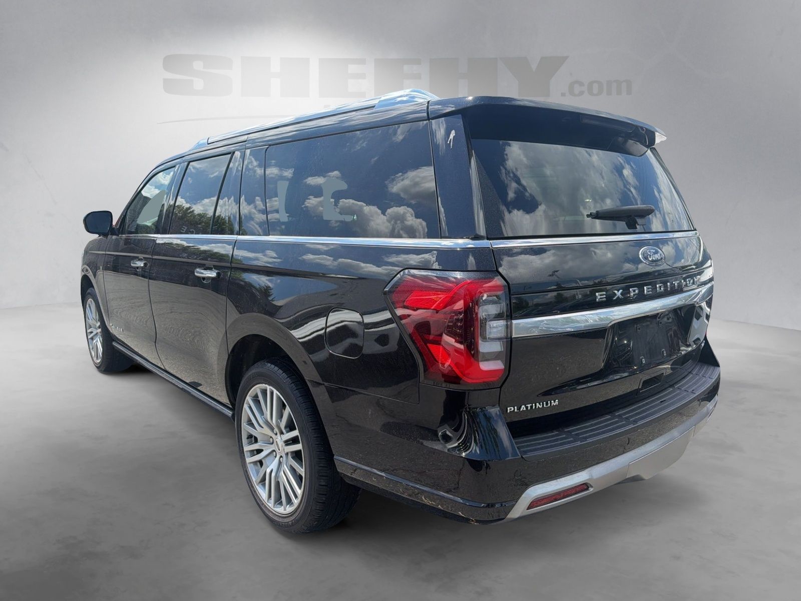 Used 2023 Black Metallic Ford Platinum image 14