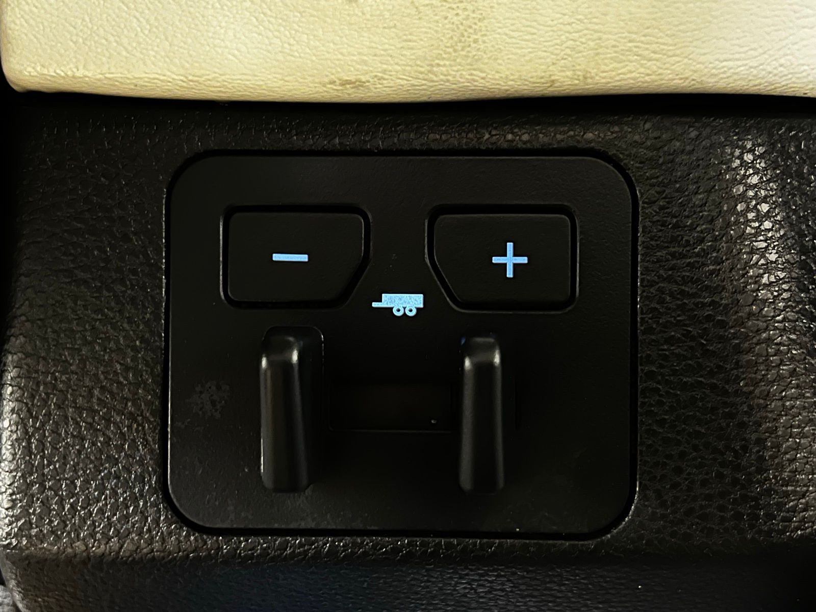 Thumbnail: 2023 Toyota Sequoia - 23