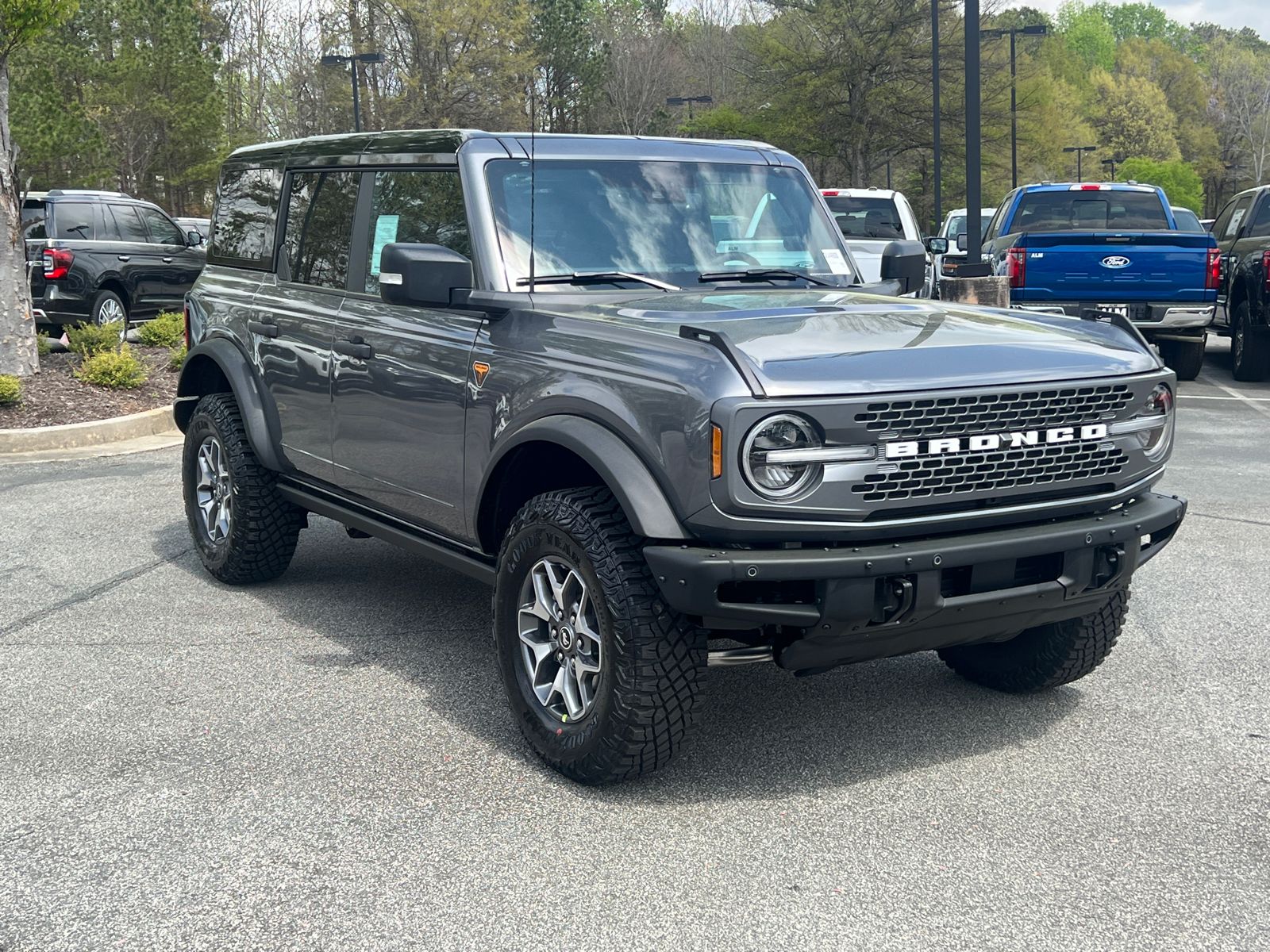 2025 Ford Bronco Badlands photo 3