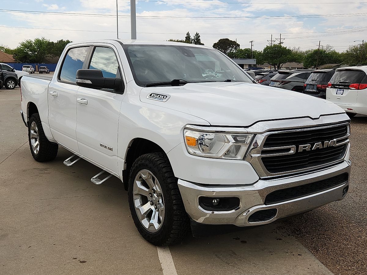 View vehicle photo 4