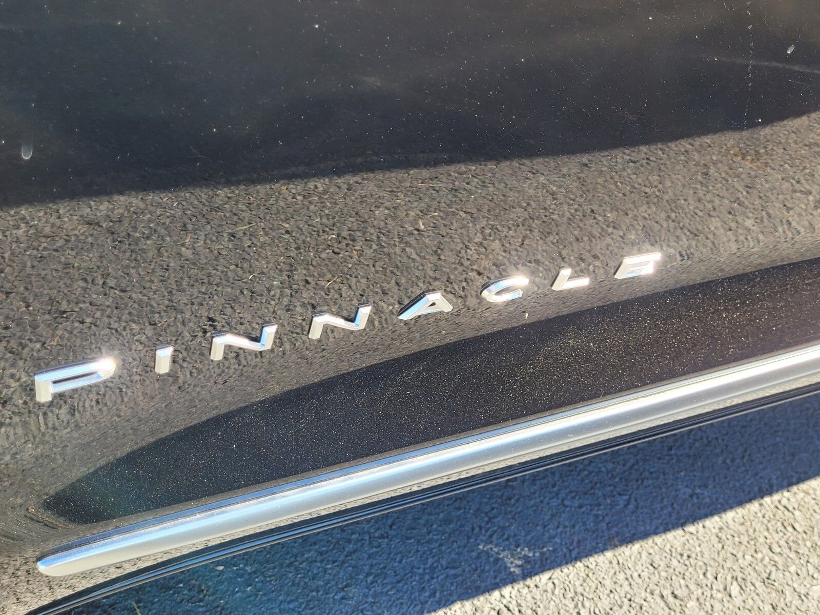 2026 Chrysler Pacifica Pinnacle photo 3