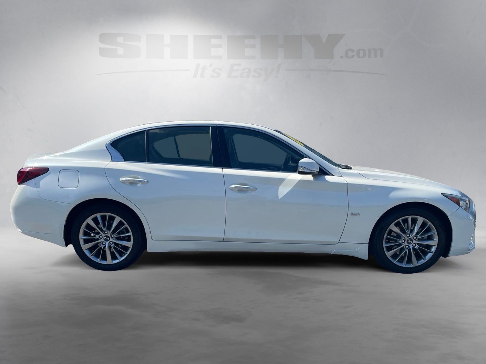 Used 2019 Majestic White INFINITI 3.0t LUXE image 10