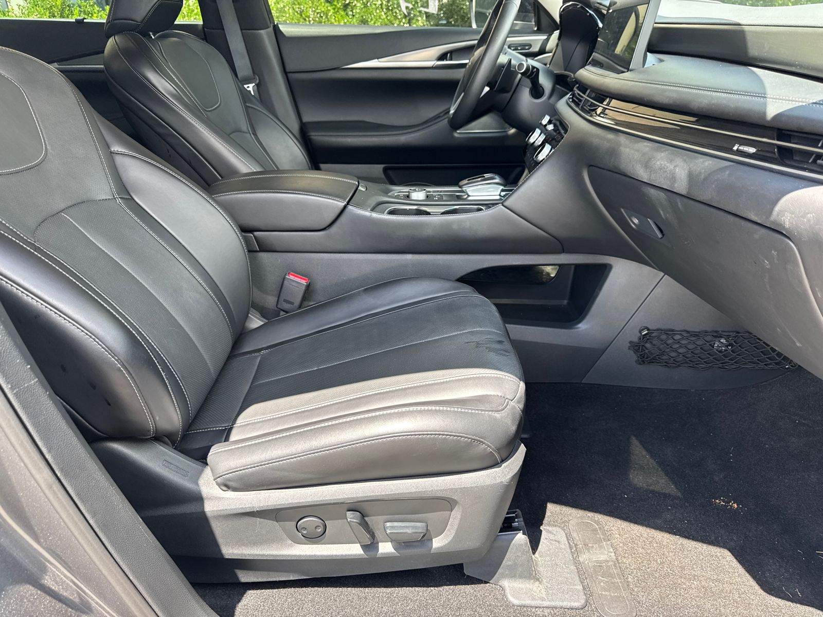 Used 2024 Gray INFINITI LUXE image 13