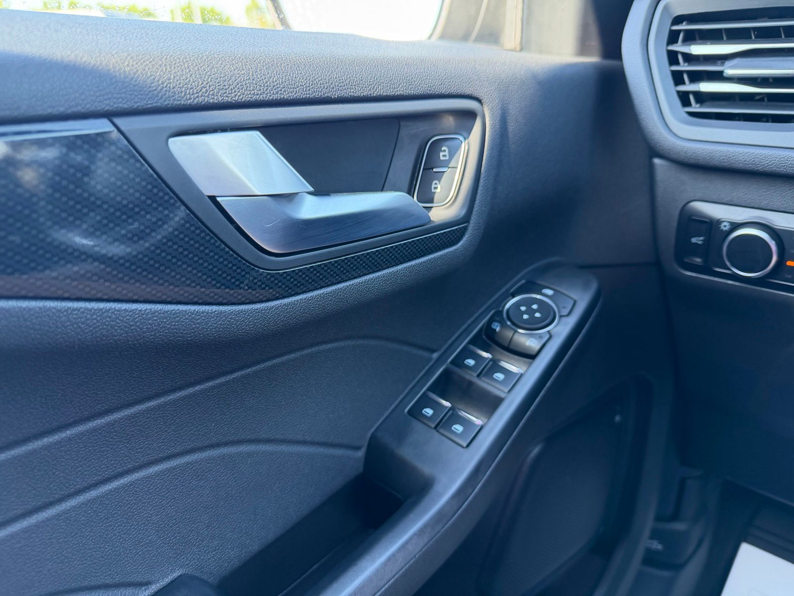 2024 Ford Escape image 25