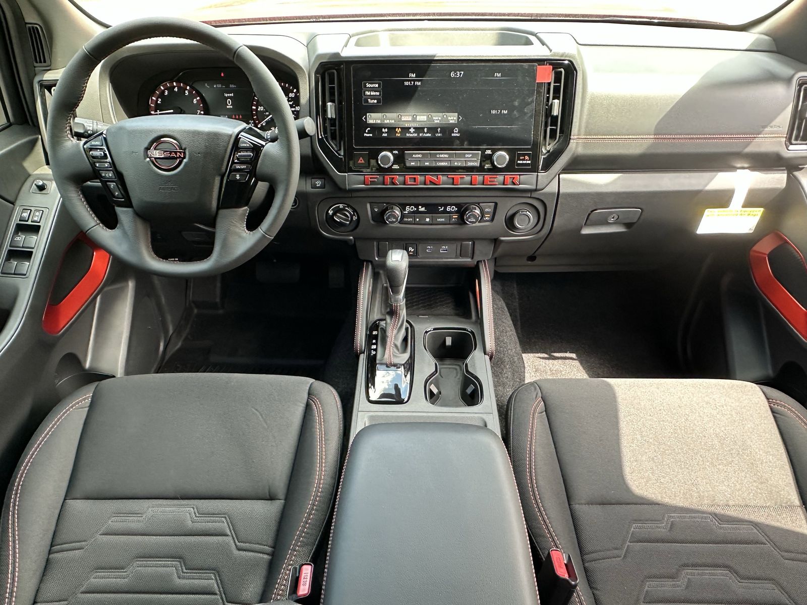 2025 Nissan Frontier PRO-4X photo 2