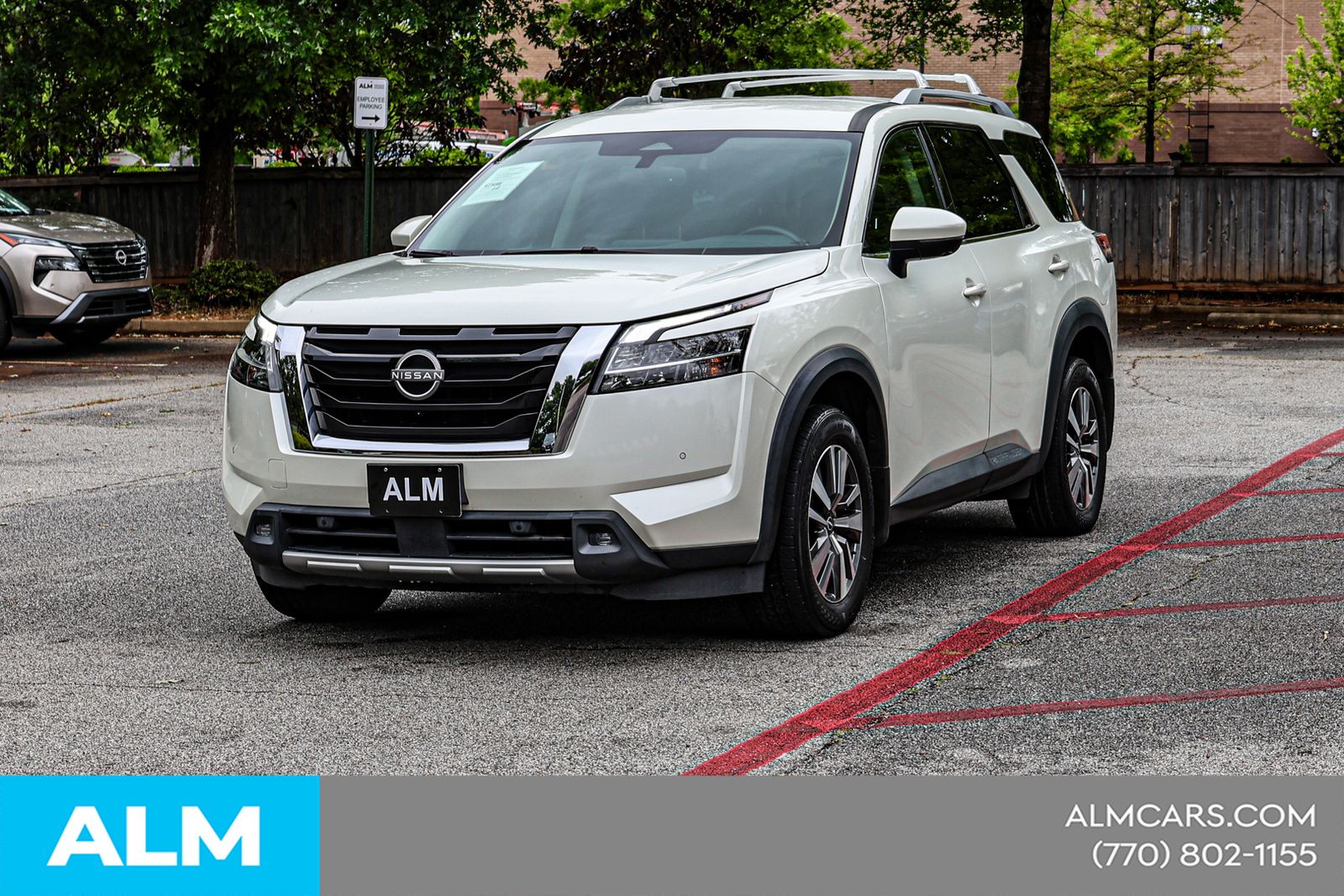 Used 2022 White Nissan SL image 4