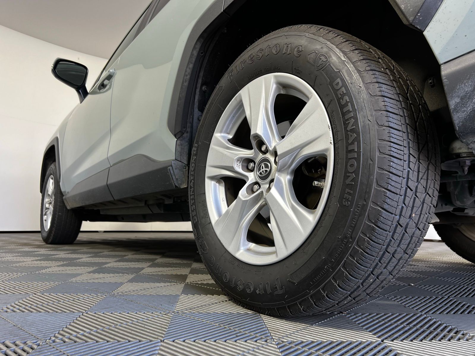 Thumbnail: 2019 Toyota RAV4 - 9