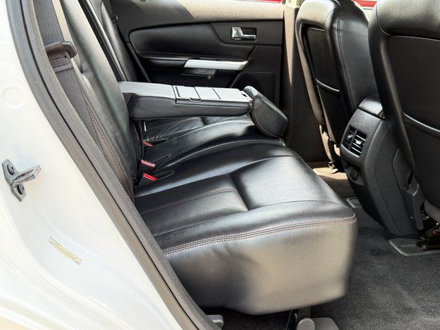 Used 2011 White Platinum Clearcoat Metallic Ford Limited image 28