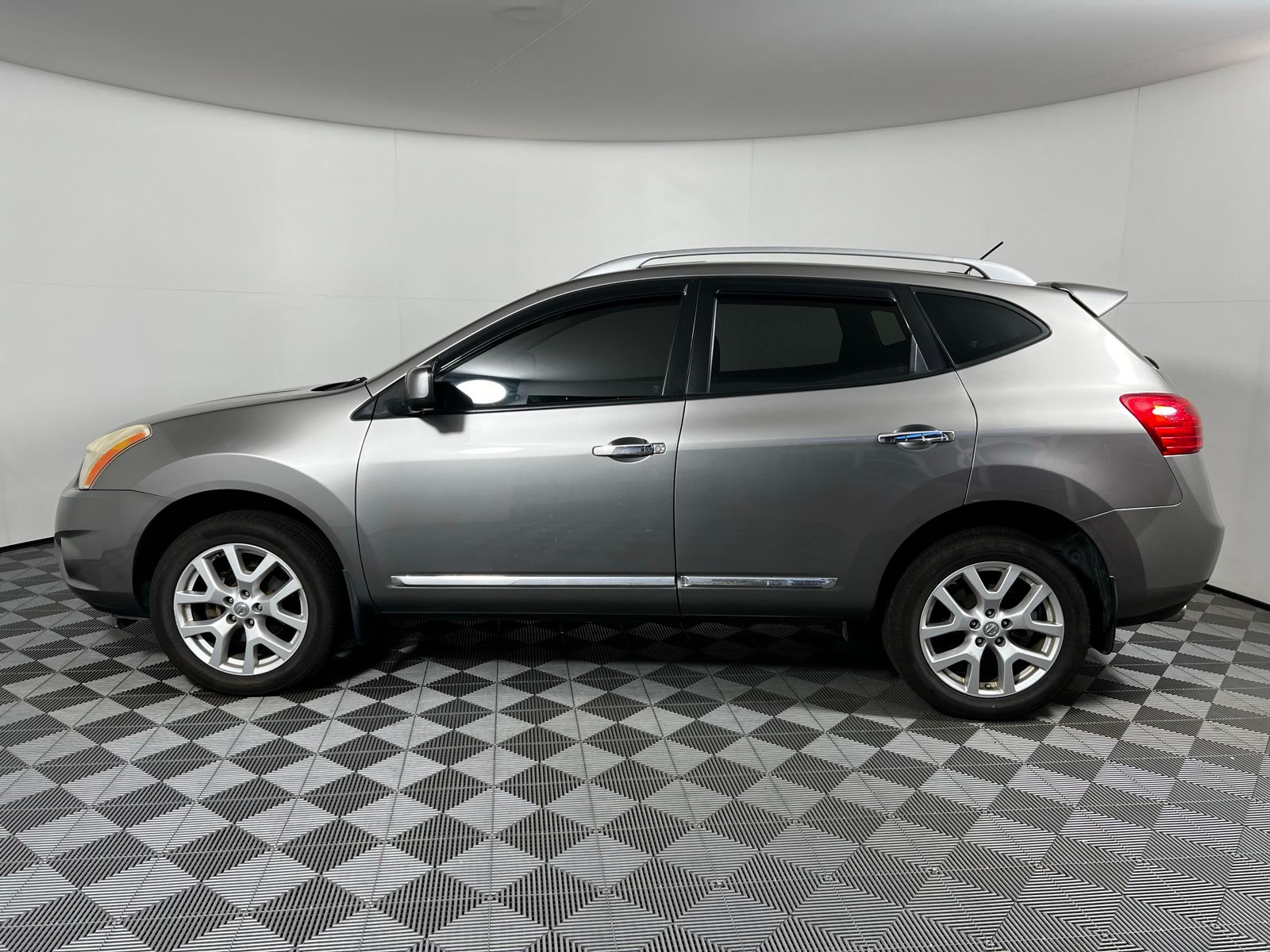 Thumbnail: 2013 Nissan Rogue - 8