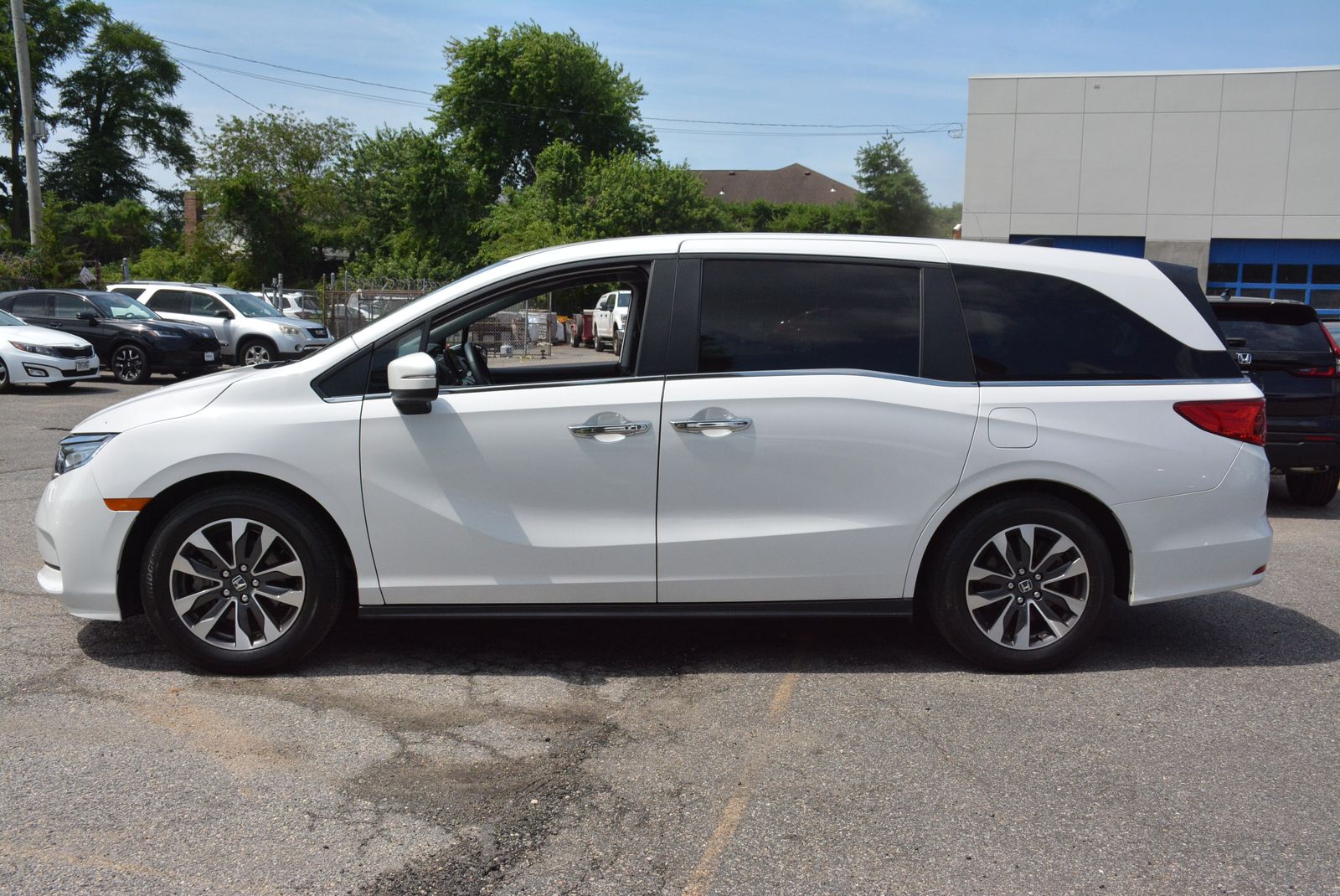 View vehicle photo 2