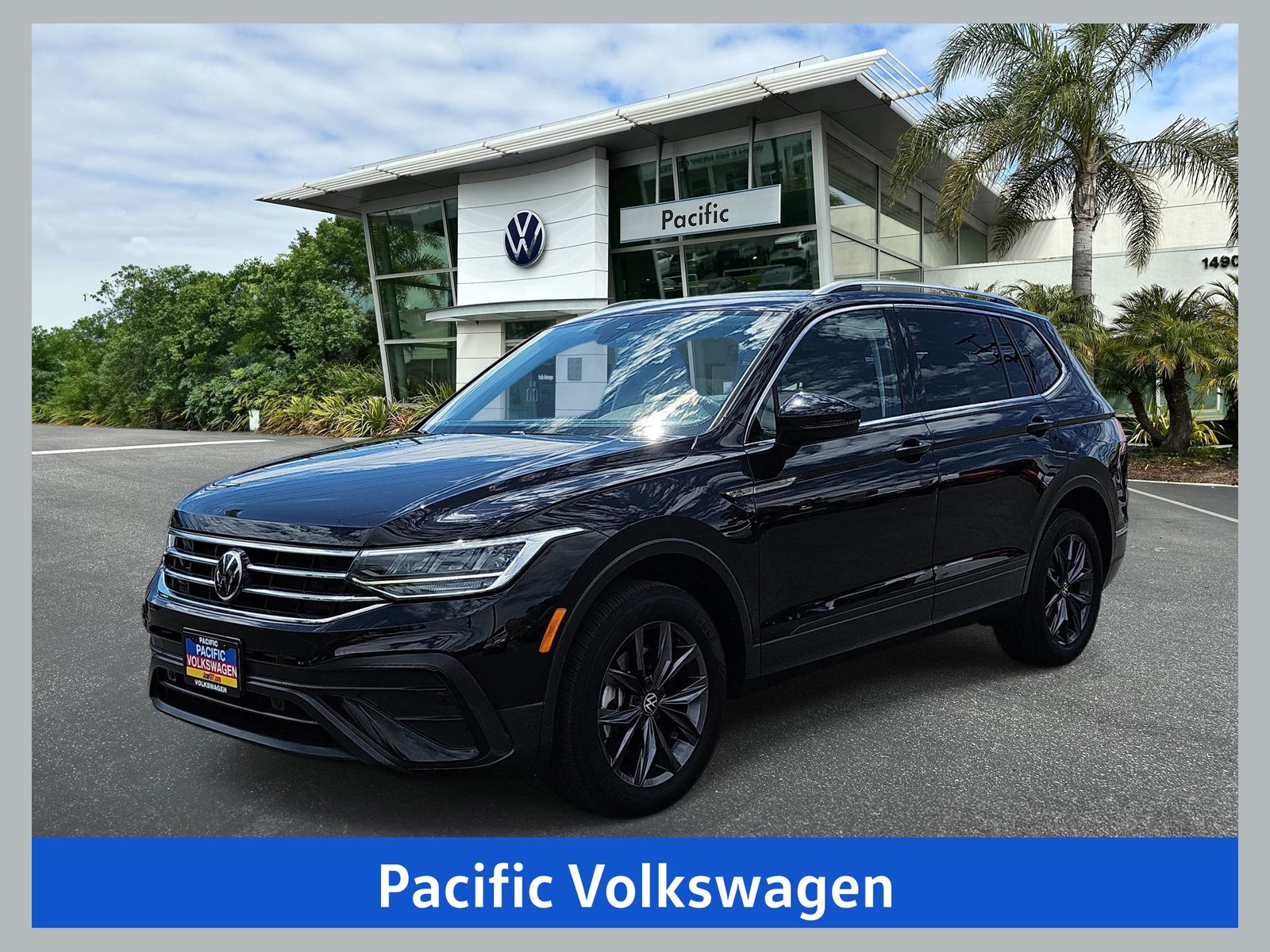 Deep Black Pearl 2023 Volkswagen Tiguan SUV / Crossover Front-Wheel Drive 8-Speed Automatic