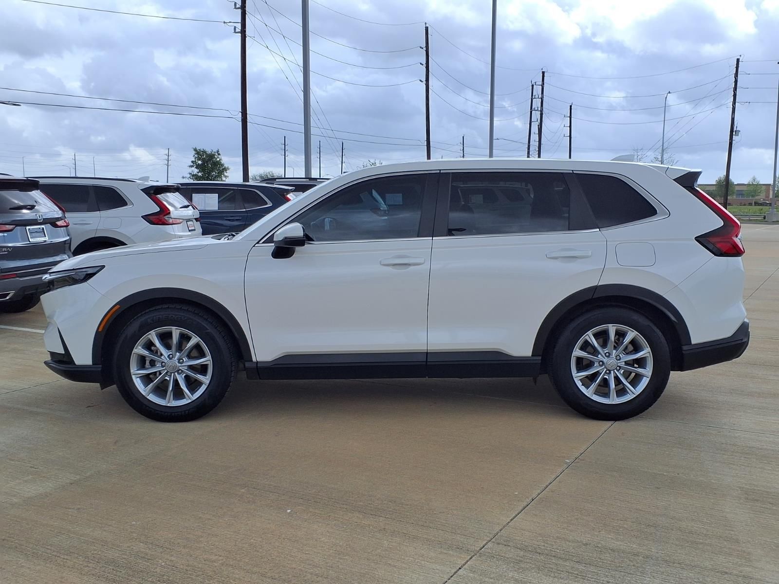 View vehicle photo 3