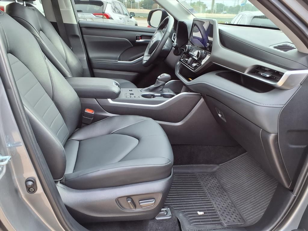 2025 Toyota Highlander XLE  at Don McGill Toyota