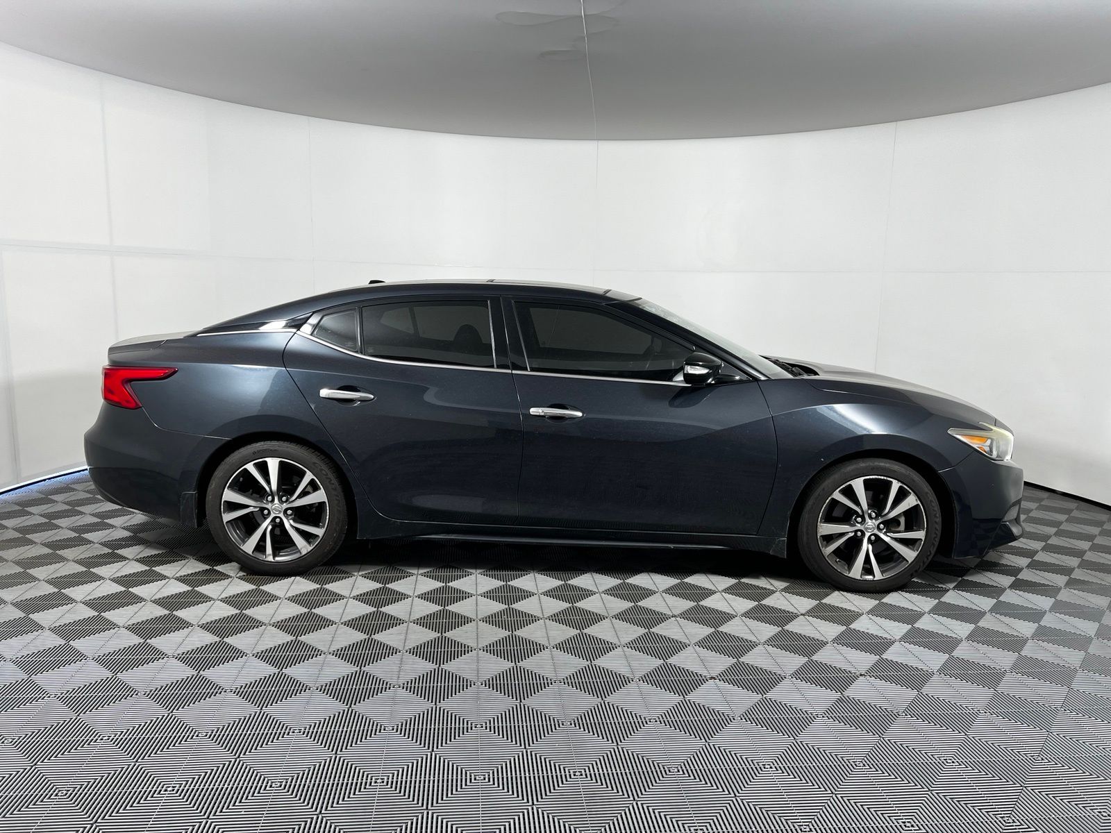 Thumbnail: 2017 Nissan Maxima - 4