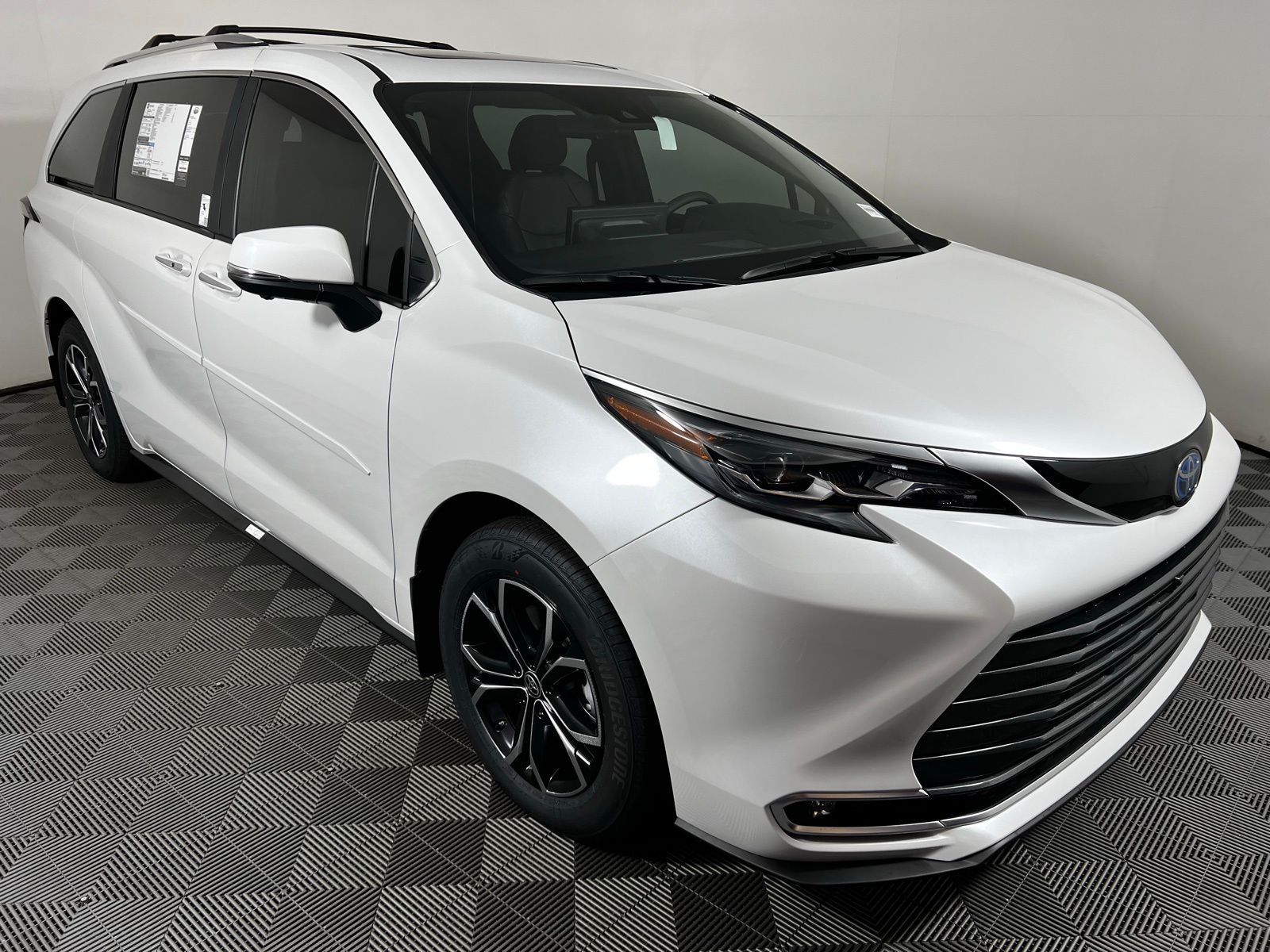 Thumbnail: 2025 Toyota Sienna - 3
