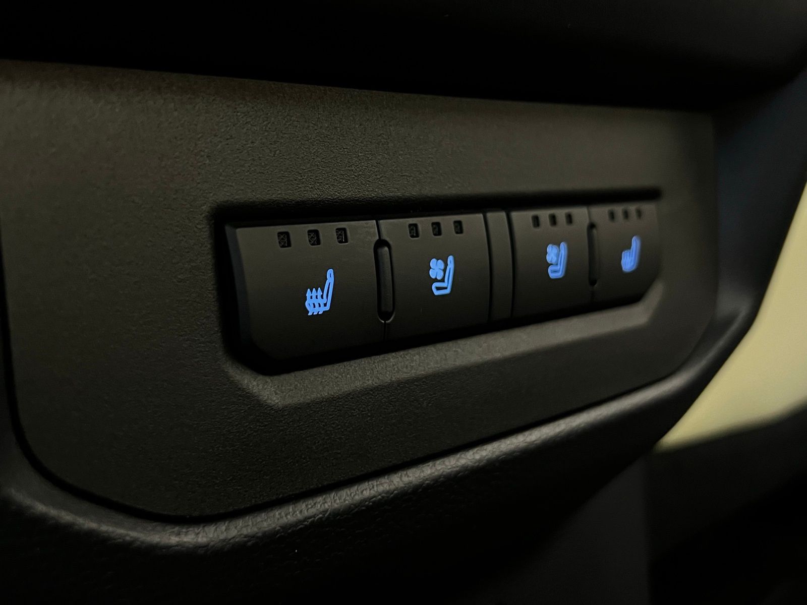 Thumbnail: 2023 Toyota Tundra - 28