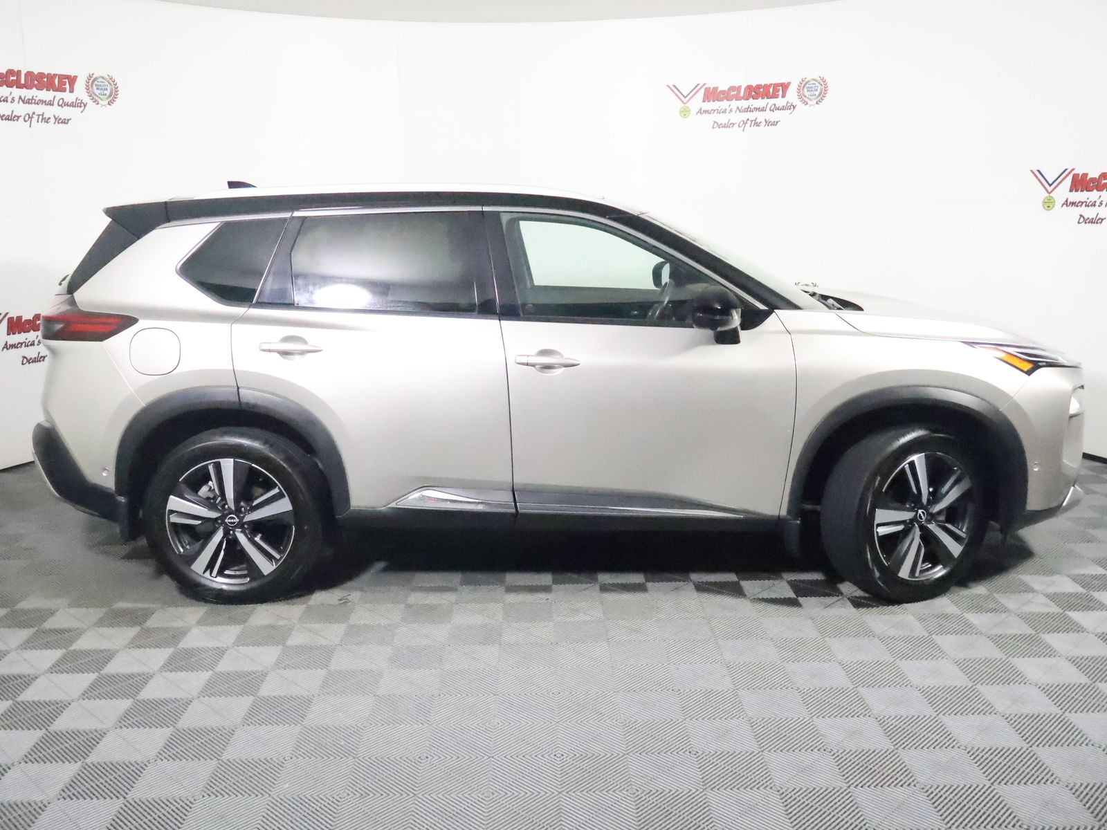 View vehicle photo 3