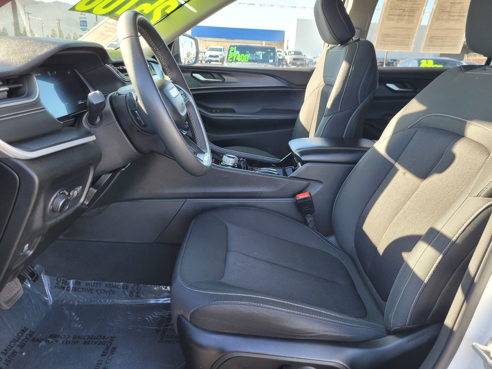 Used 2023 White Jeep Laredo image 16