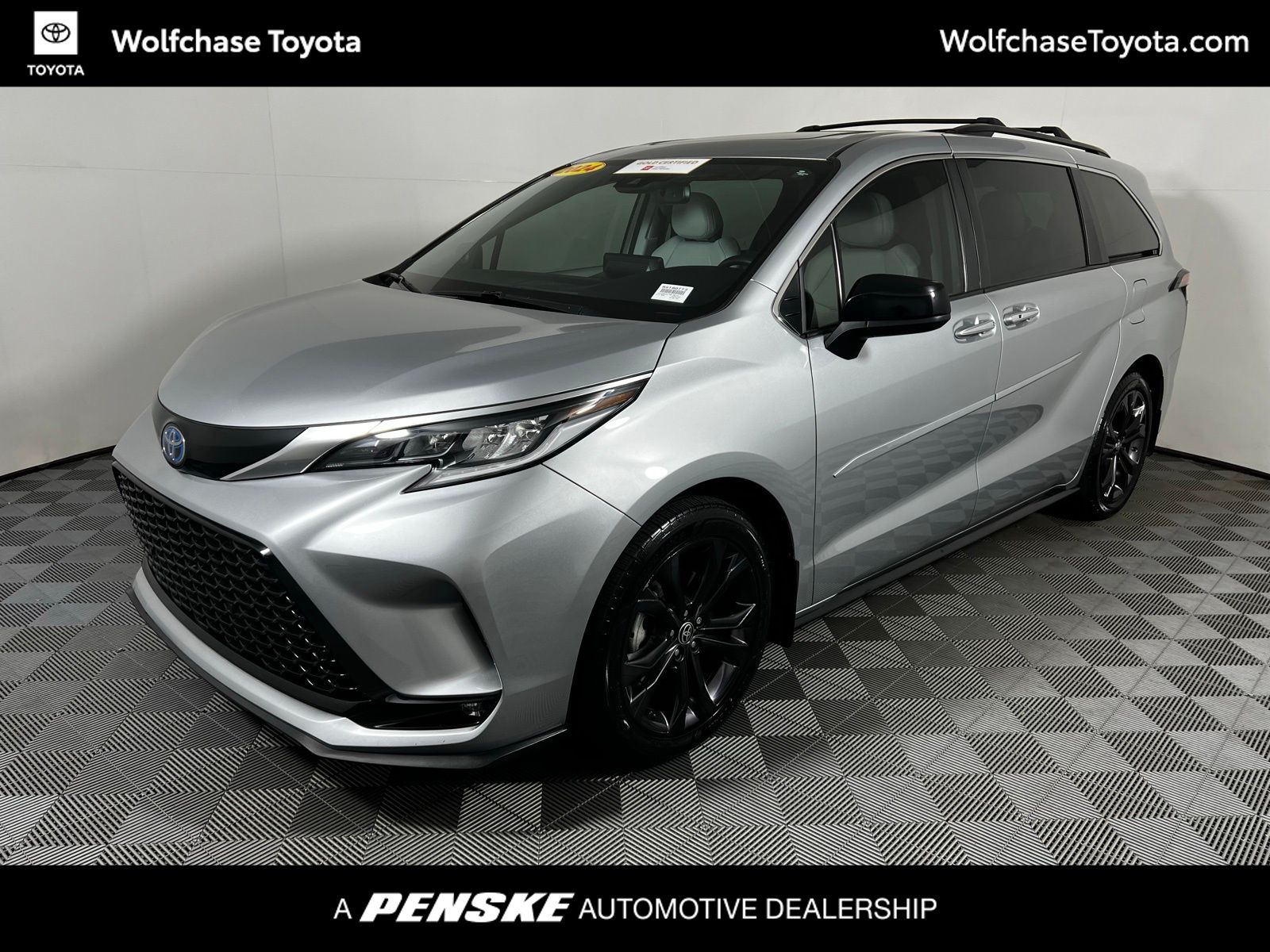 2024 Toyota Sienna XSE's photo