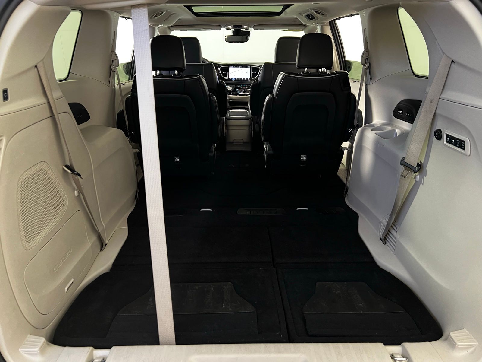 2022 Chrysler Pacifica Limited 32