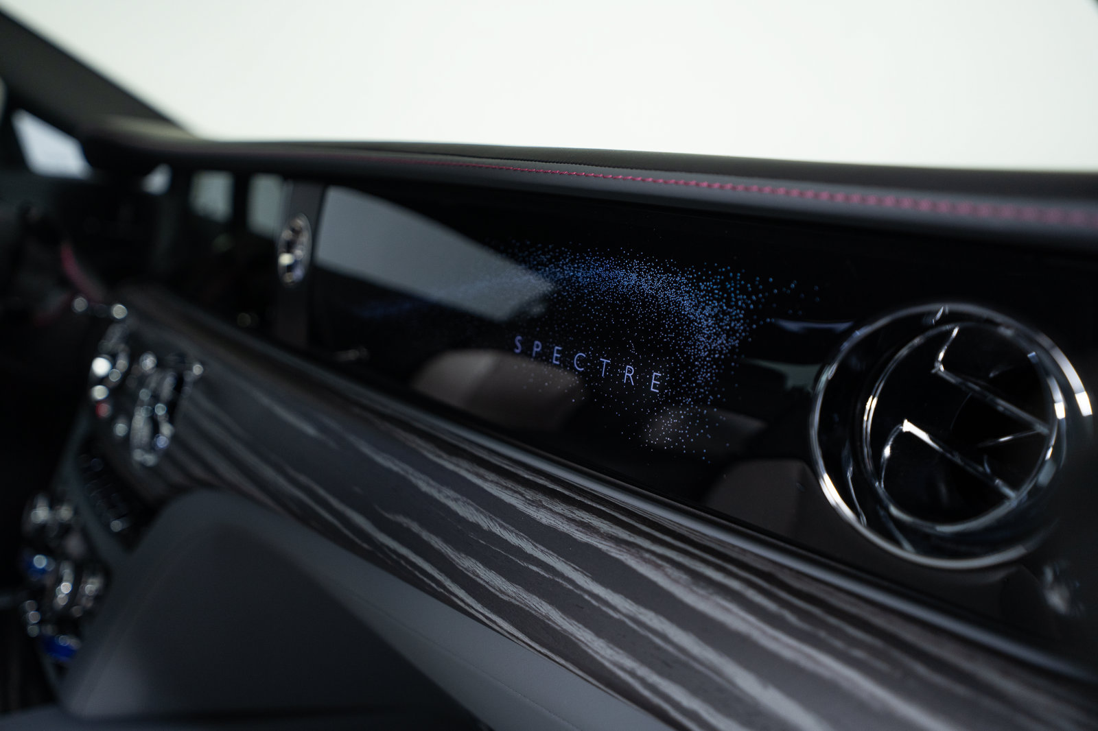 2024 Rolls-Royce Spectre — full photo 38 of 54
