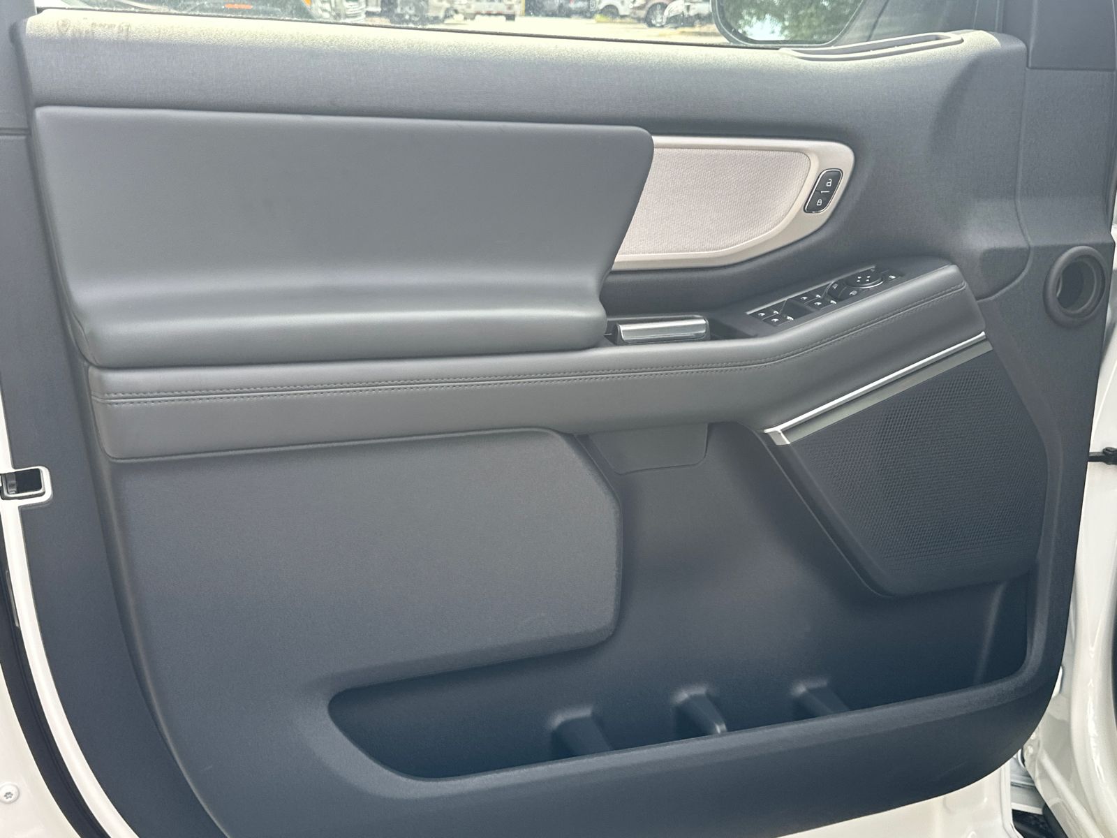 New 2026 Star White Metallic Tri-Coat Ford Active image 11