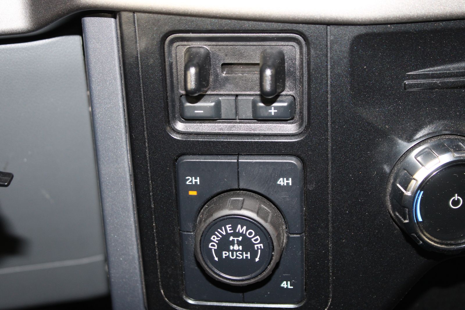 Used 2024  Ford XLT image 27