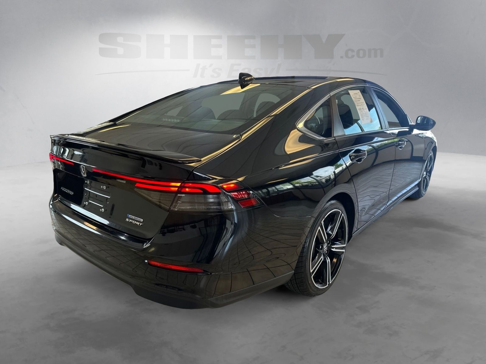 Used 2024  Honda Sport image 12