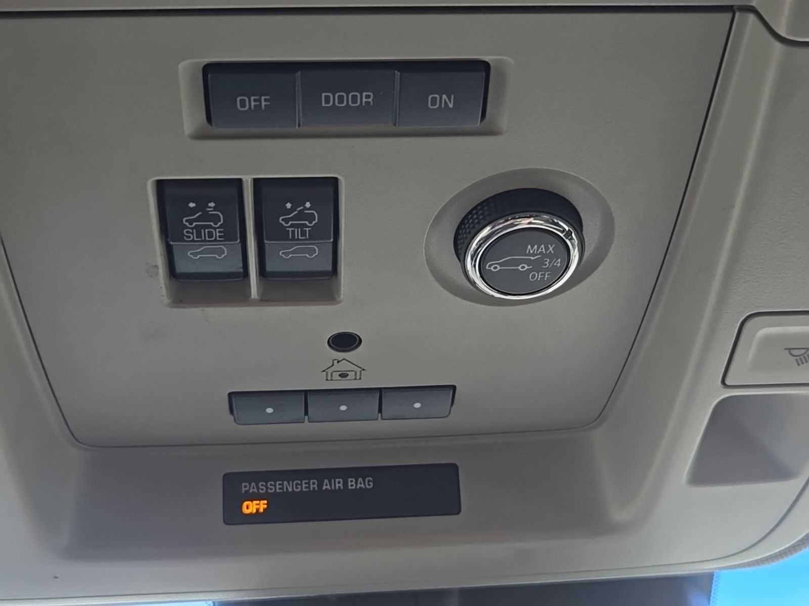Used 2020 Black GMC SLT image 27