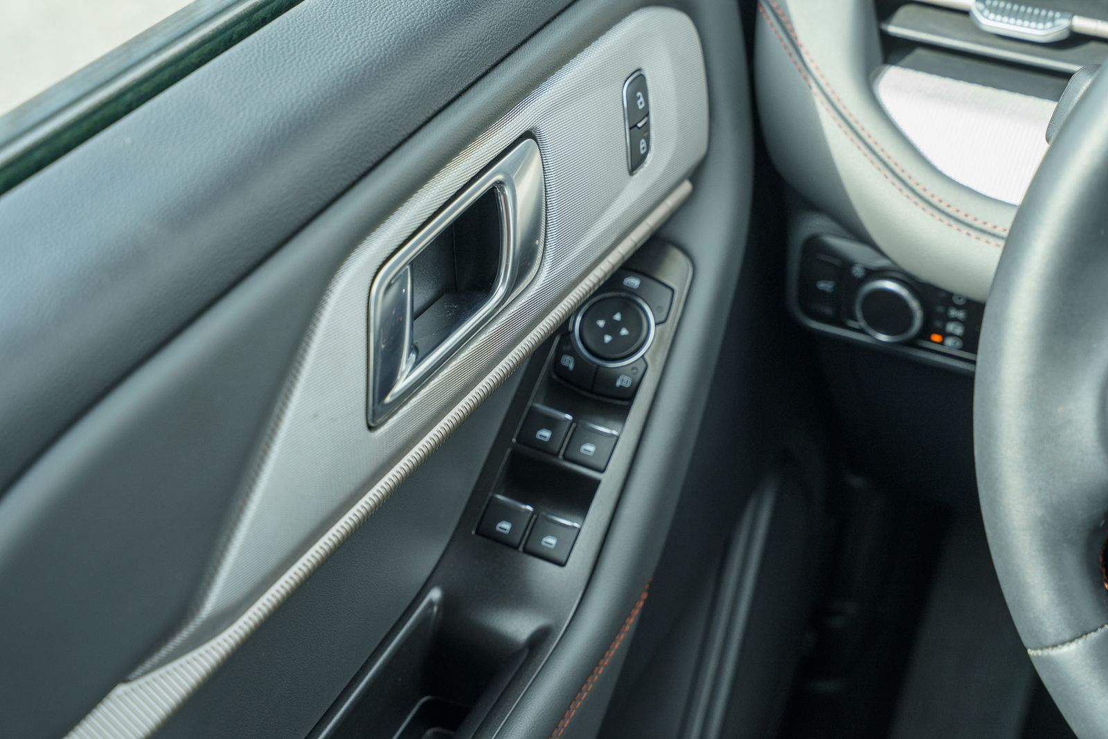 Used 2025 Ford Explorer SUV