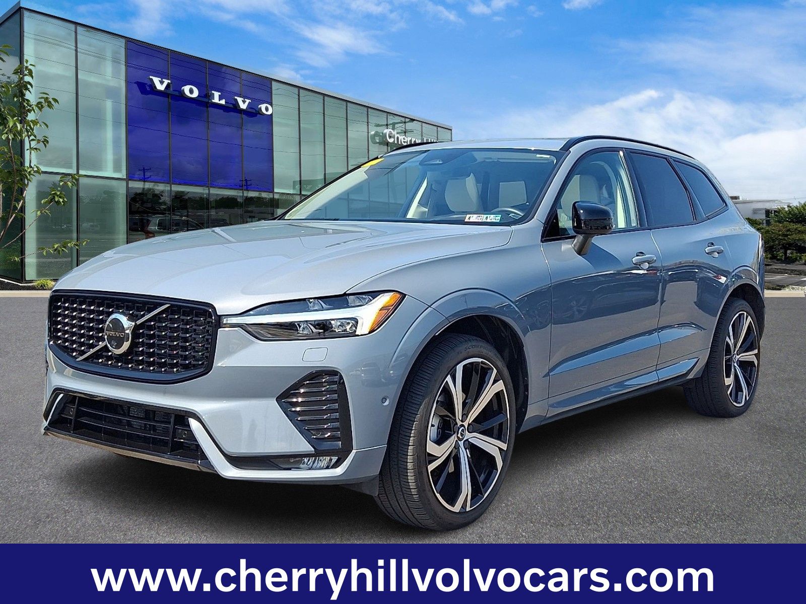 Gray Metallic 2023 Volvo XC60 B5 Ultimate Dark Theme AWD SUV / Crossover All-Wheel Drive Automatic