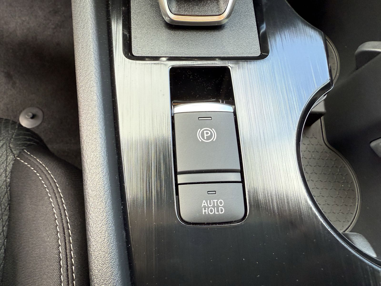 2025 Nissan Rogue SV photo 8