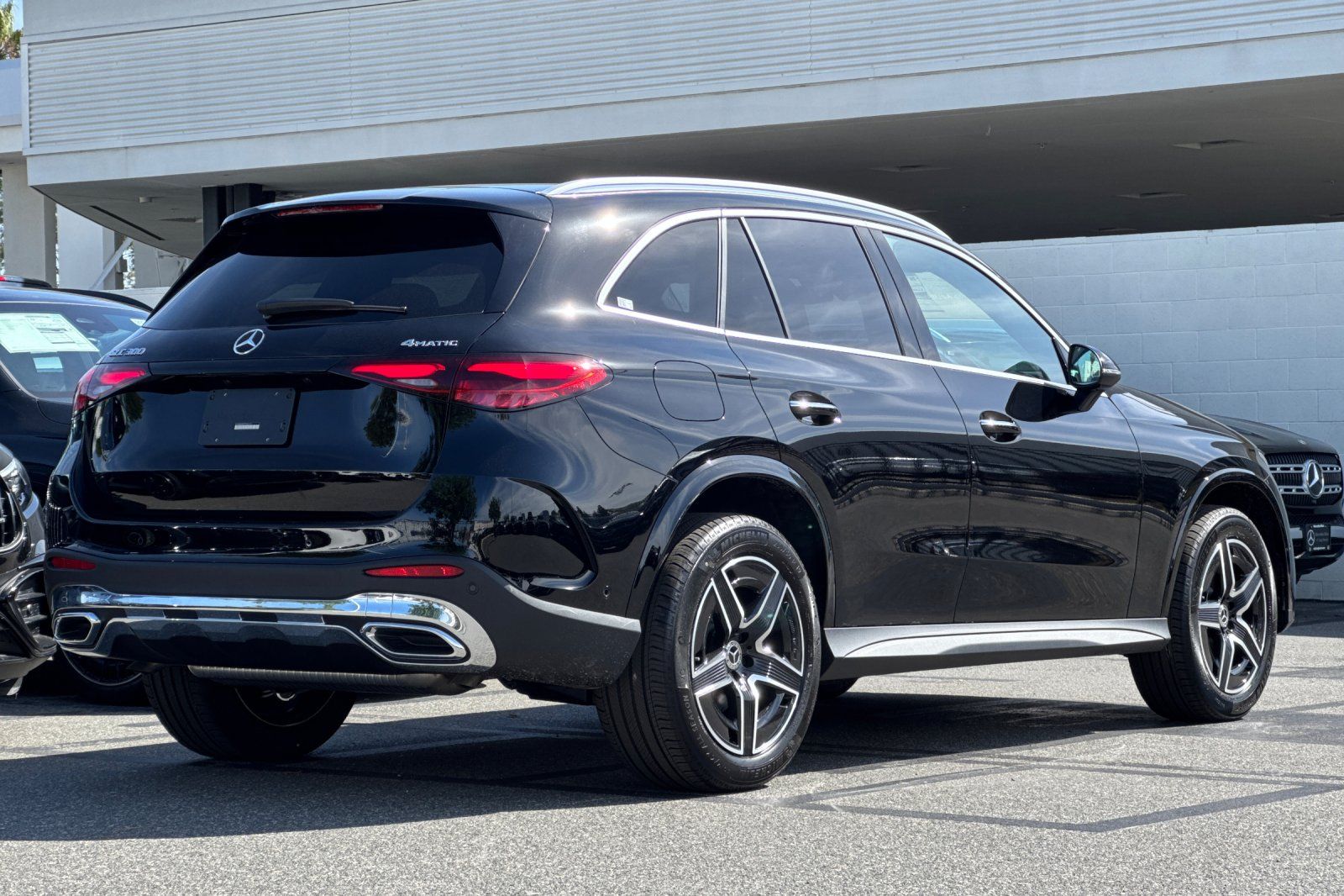 View vehicle photo 5