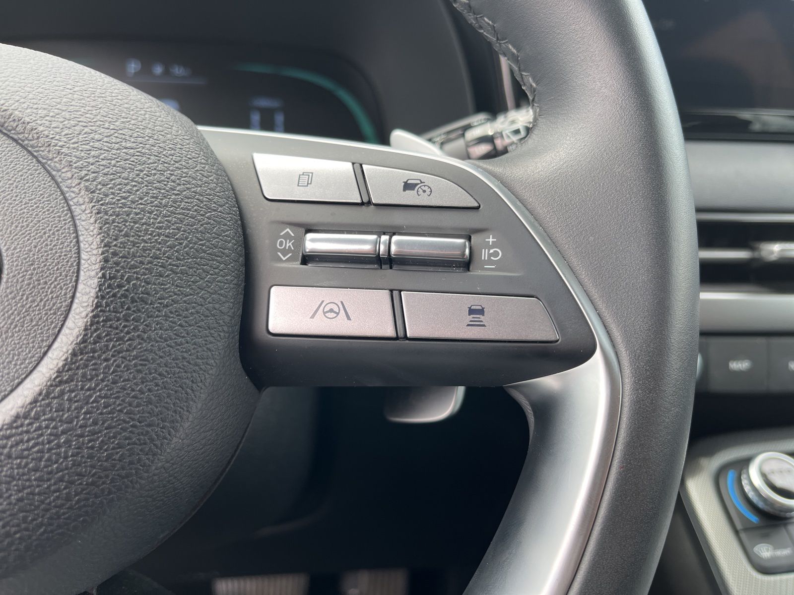 Used 2025 White Hyundai XRT image 16