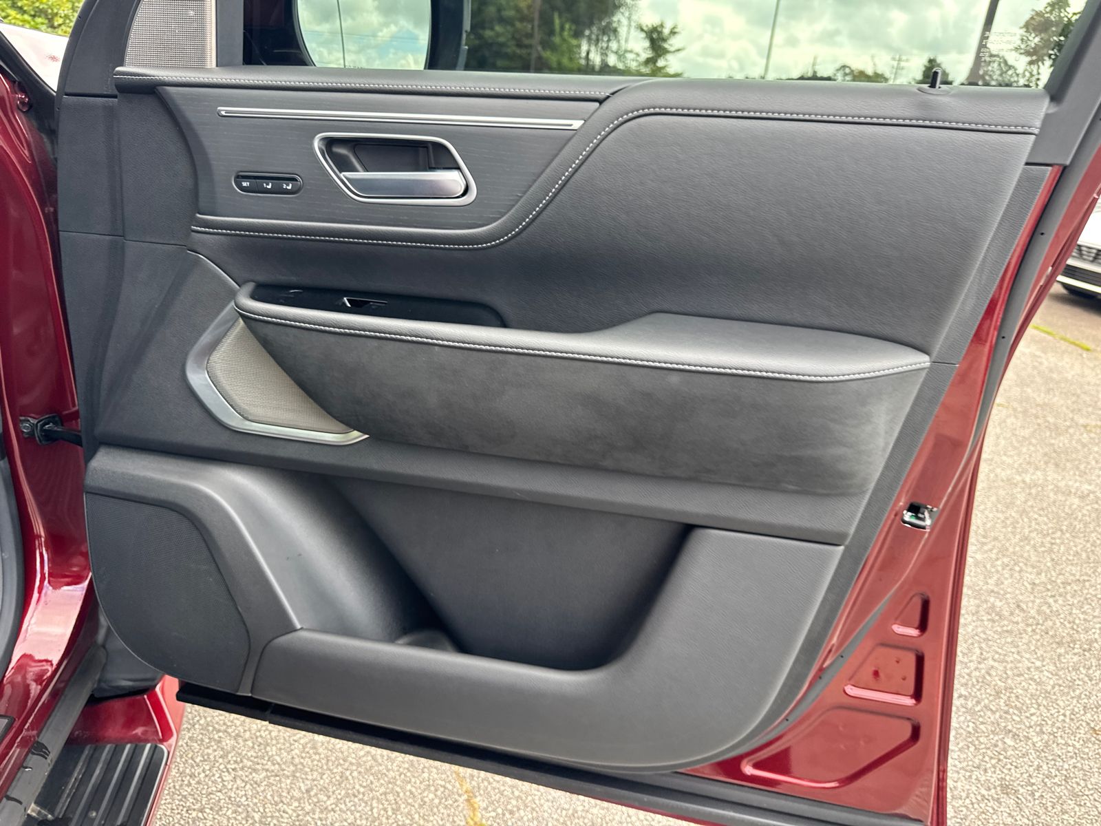 Used 2025 Red INFINITI SENSORY image 14