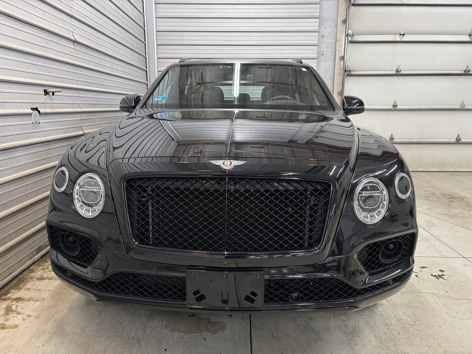 Photo 2 of 2020 Bentley Bentayga V8