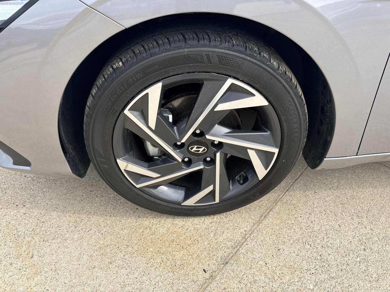 Certified Used 2025 Fluid Metal Hyundai SEL Sport image 11